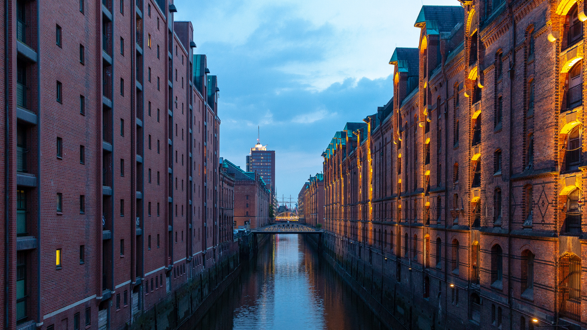 Speicherstadt im letzten Abendlicht