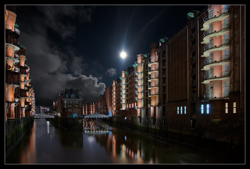 Speicherstadt im Mondlicht