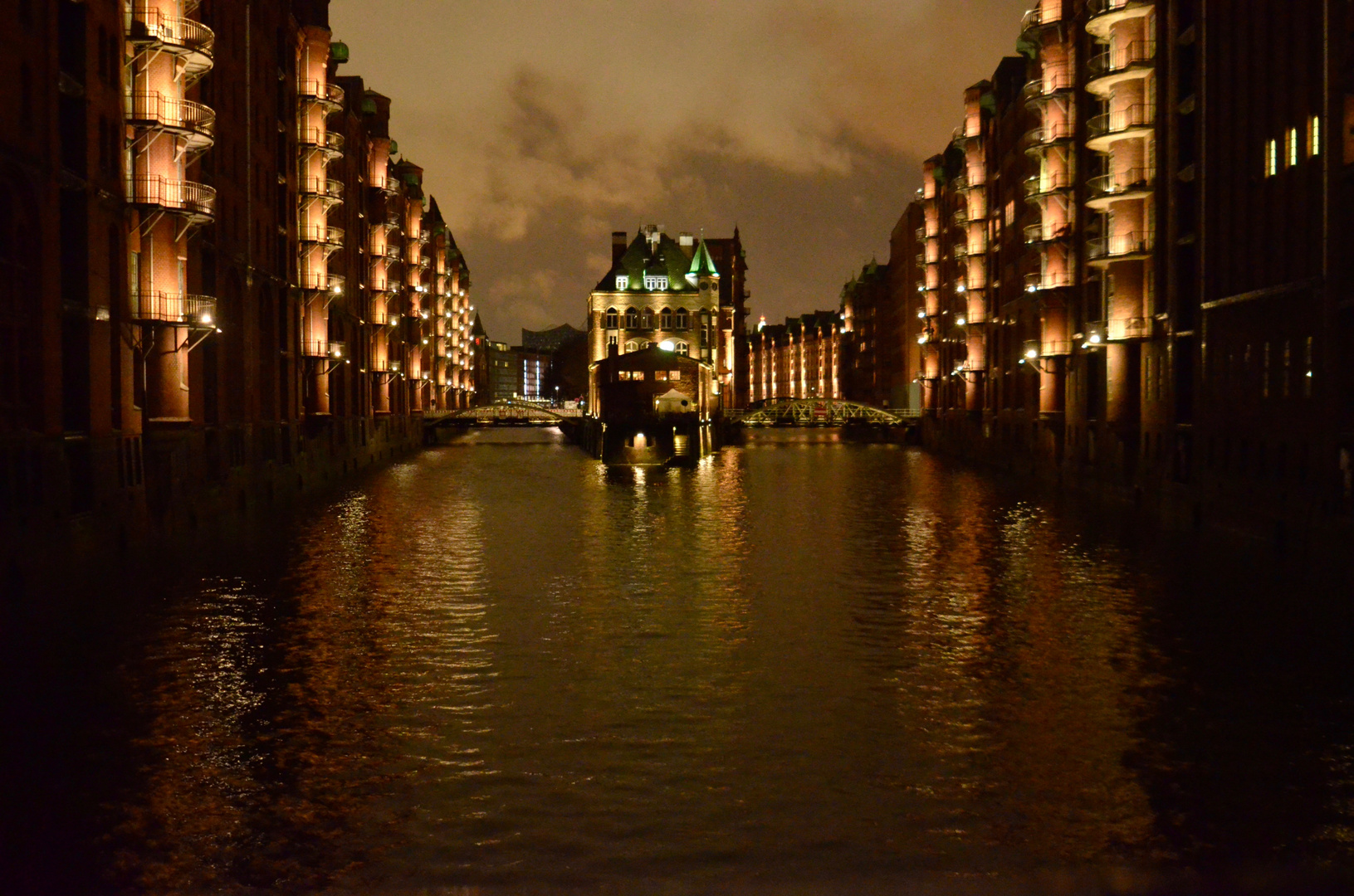 Speicherstadt in einer stürmischen Nacht