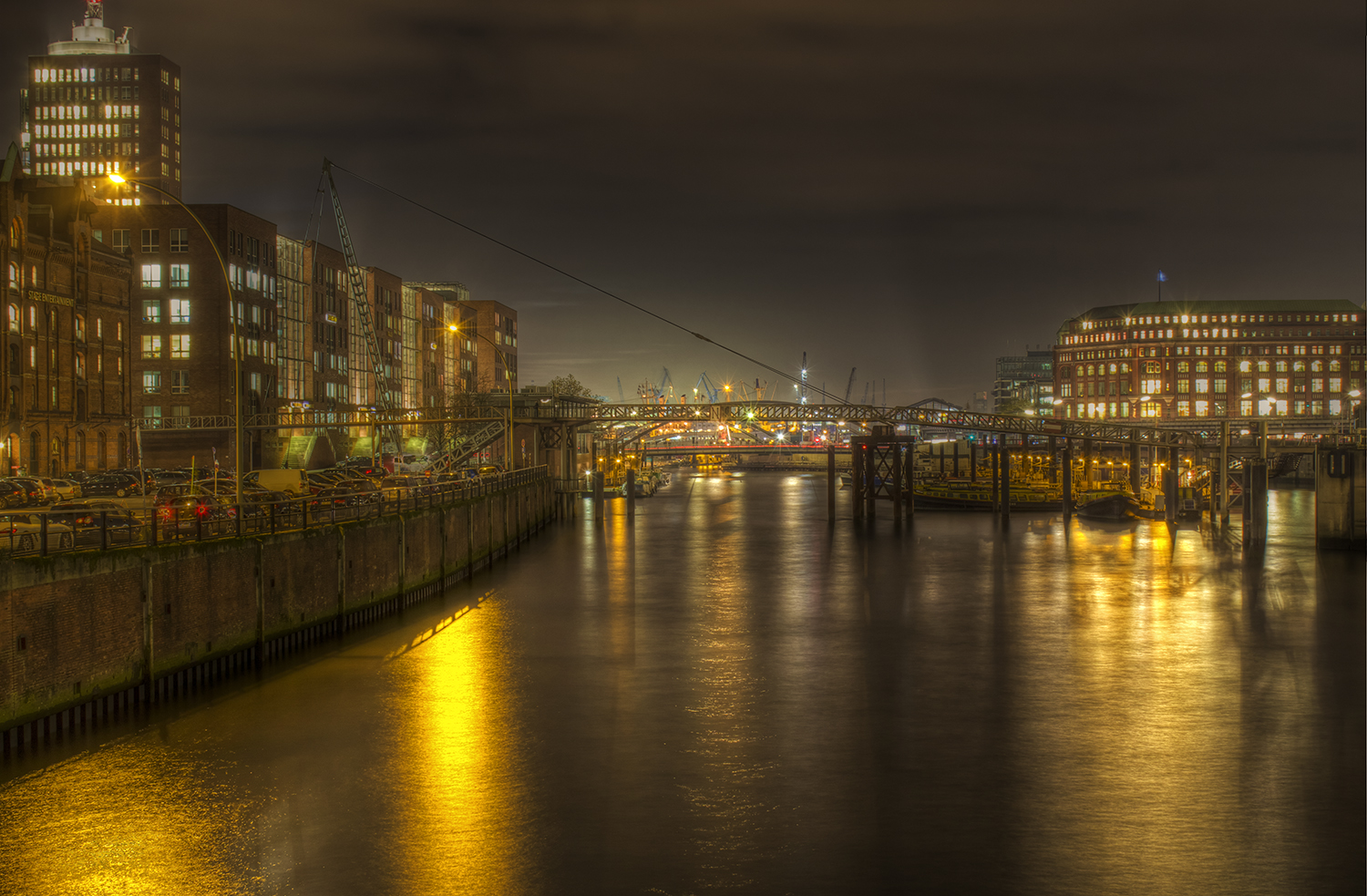 Speicherstadt mit Blick zum Hafen