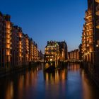 Speicherstadt mit Schlösschen von der Poggenmühlenbrücke