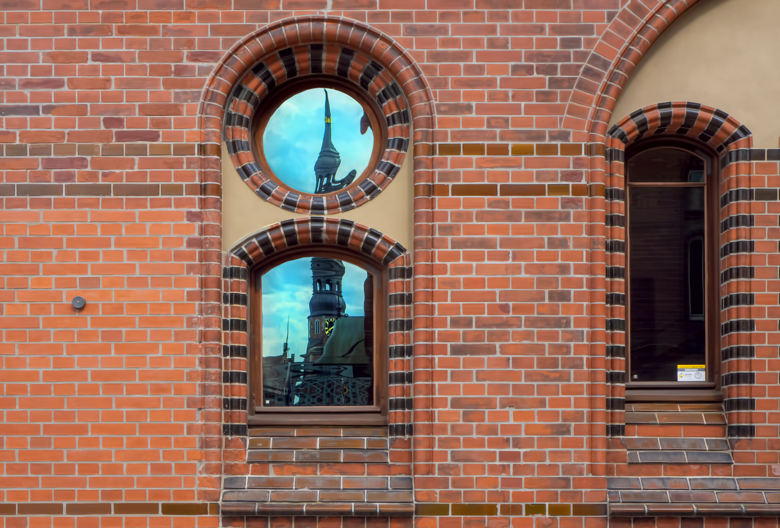 speicherstadt -st.katharienen spiegelbild