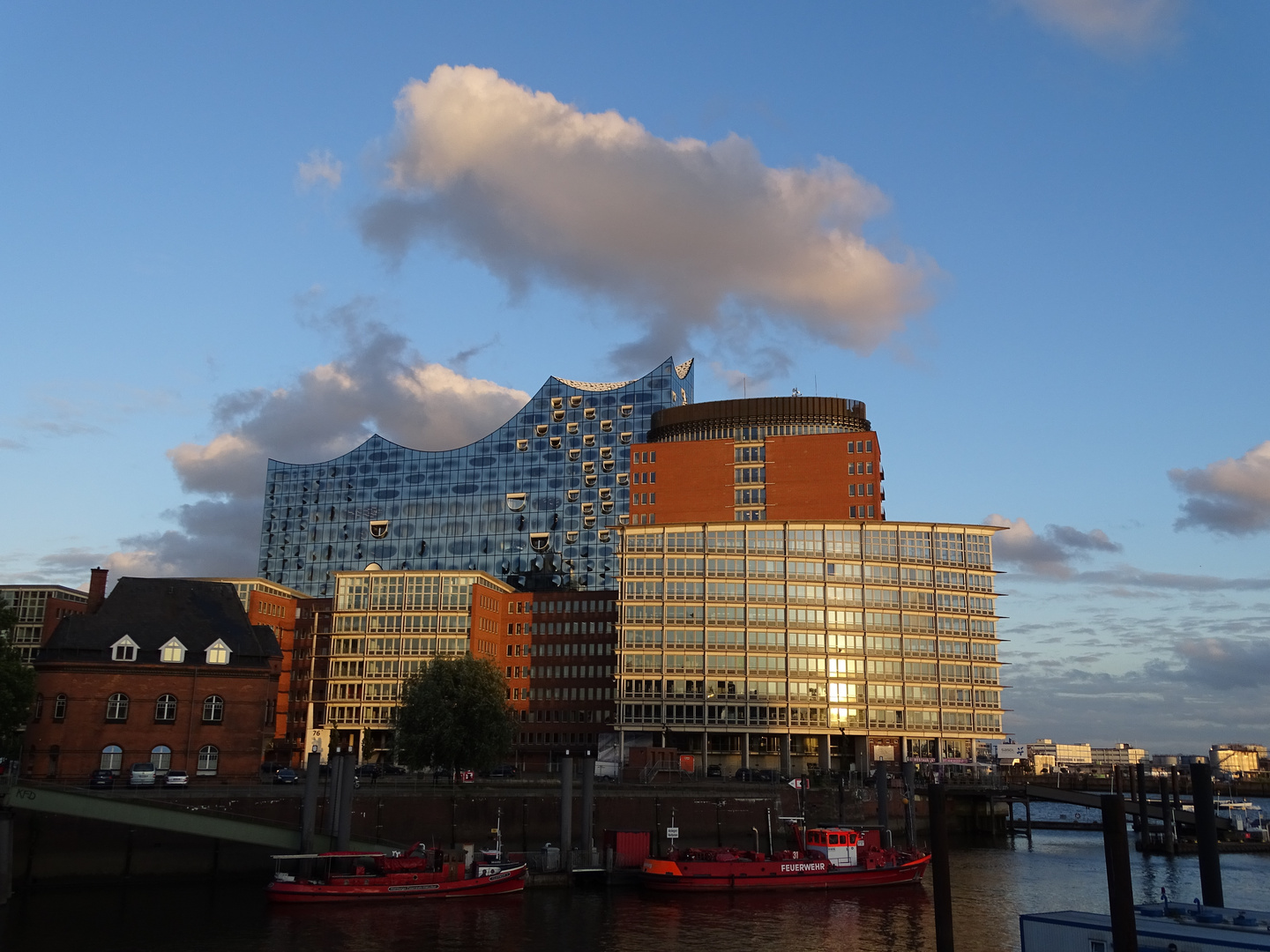 Speicherstadt und Elbphilharmonie in der Abendsonne