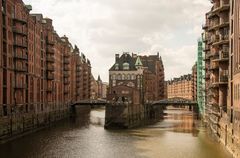 Speicherstadt - view from Poggenmühlen-Brücke - 01