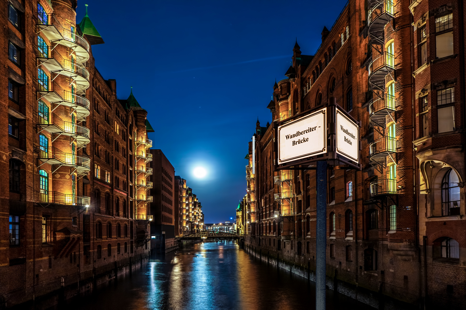 speicherstadt vollmond wandbereiterbrücke 