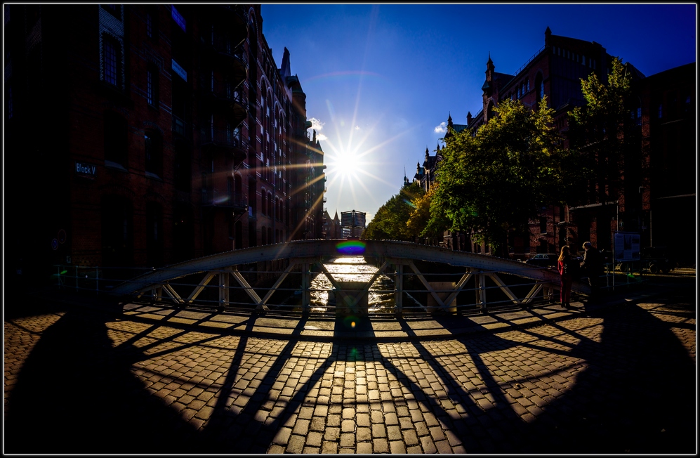 Speicherstadtbrückenschatten