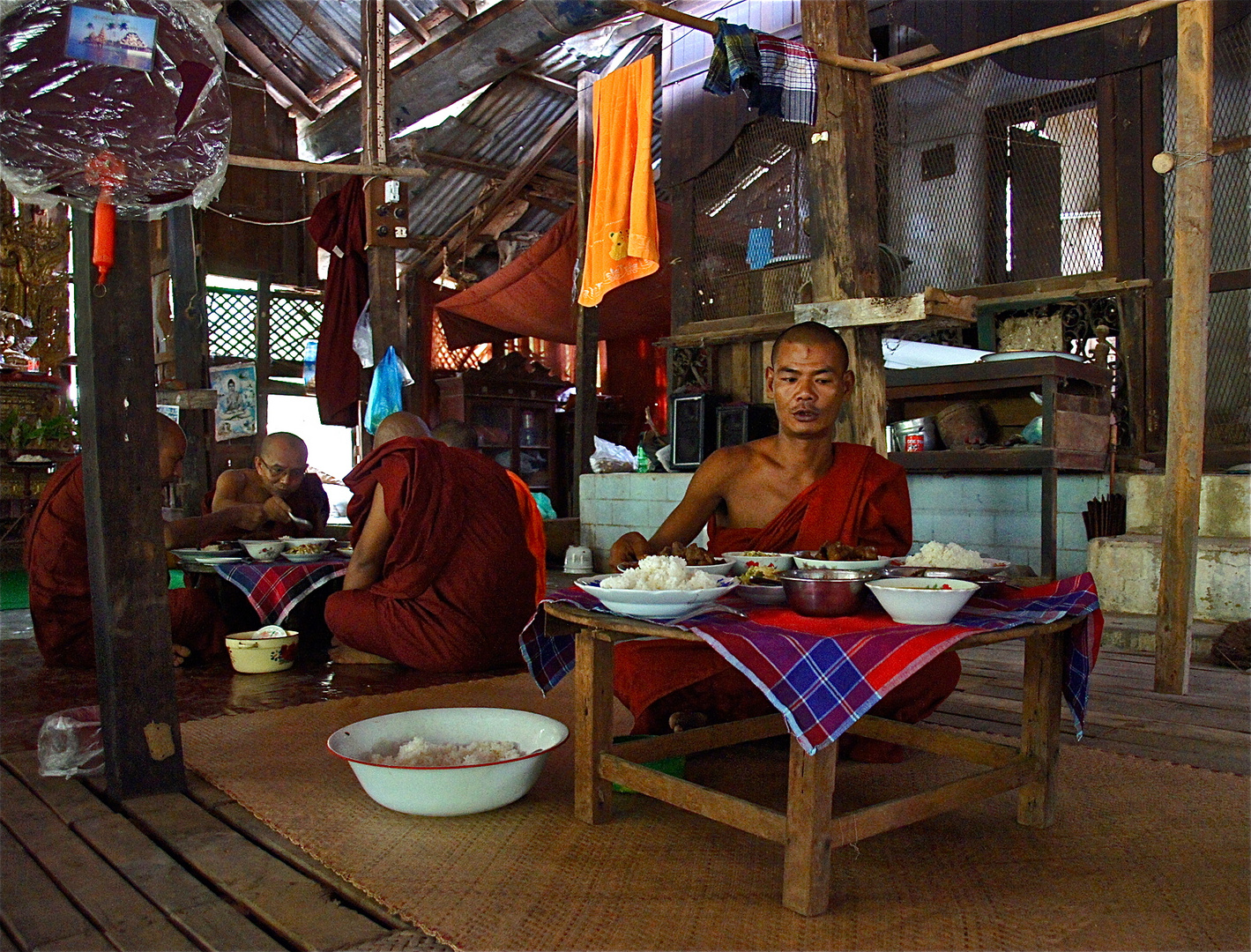 speisung der mönche, burma 2011