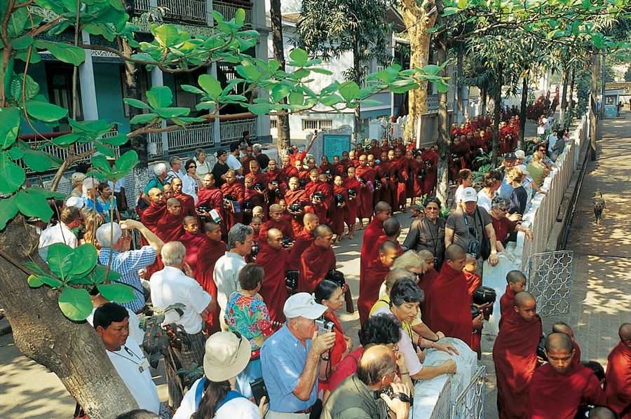 Speisung der Mönche in Mandalay