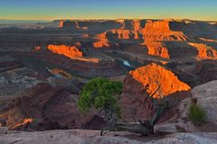 Spektakulärer Sonnenaufgang im Canyon - DRI