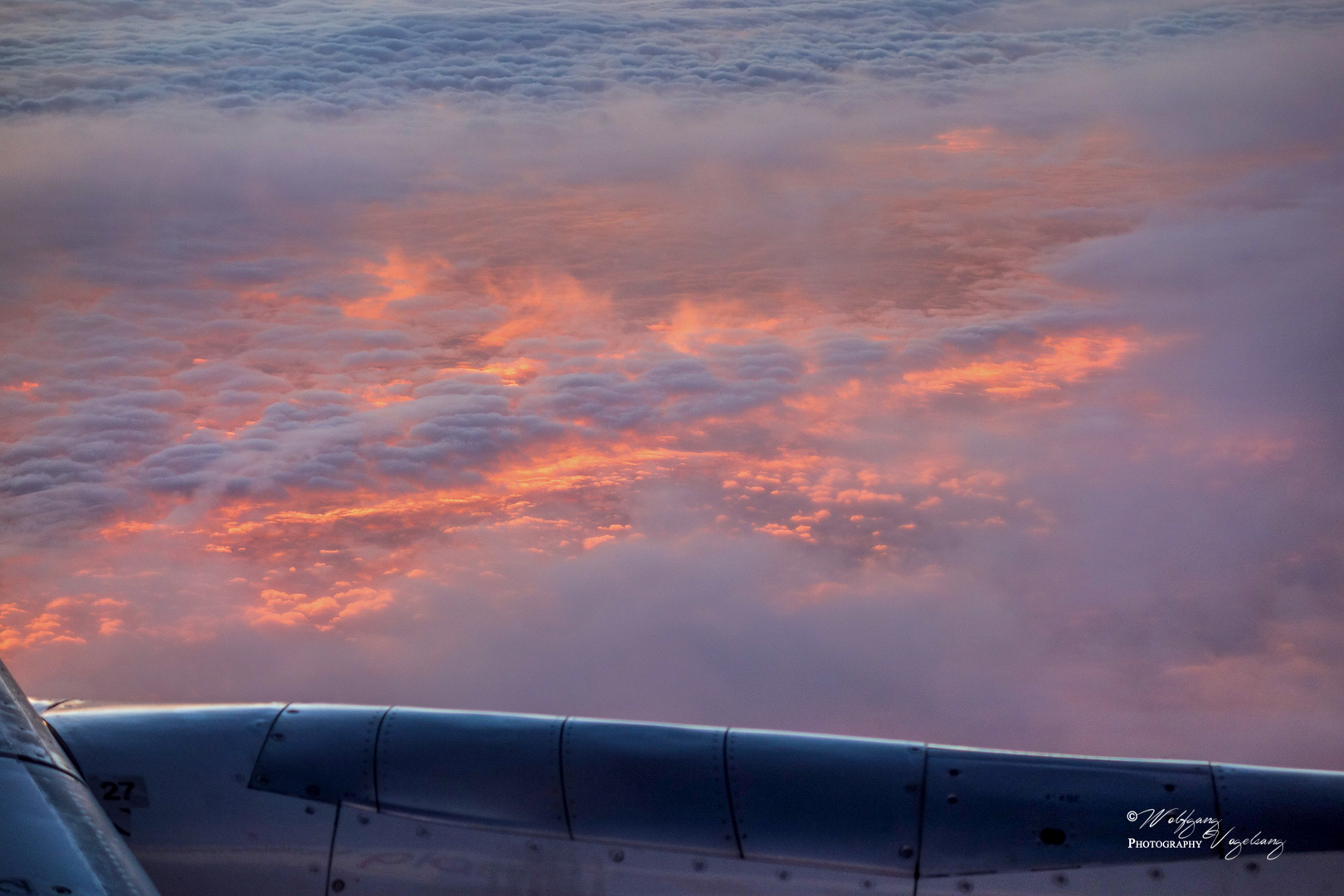 Spektakulärer Sonnenuntergang unter den Wolken