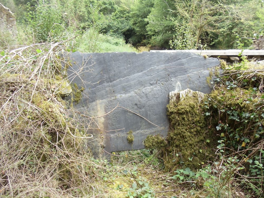 sperre einlass wasser zur verfallenen mühle