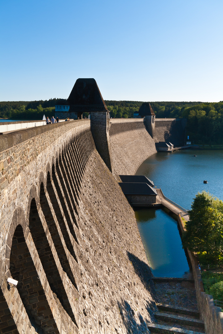 Sperrmauer am Möhnesee