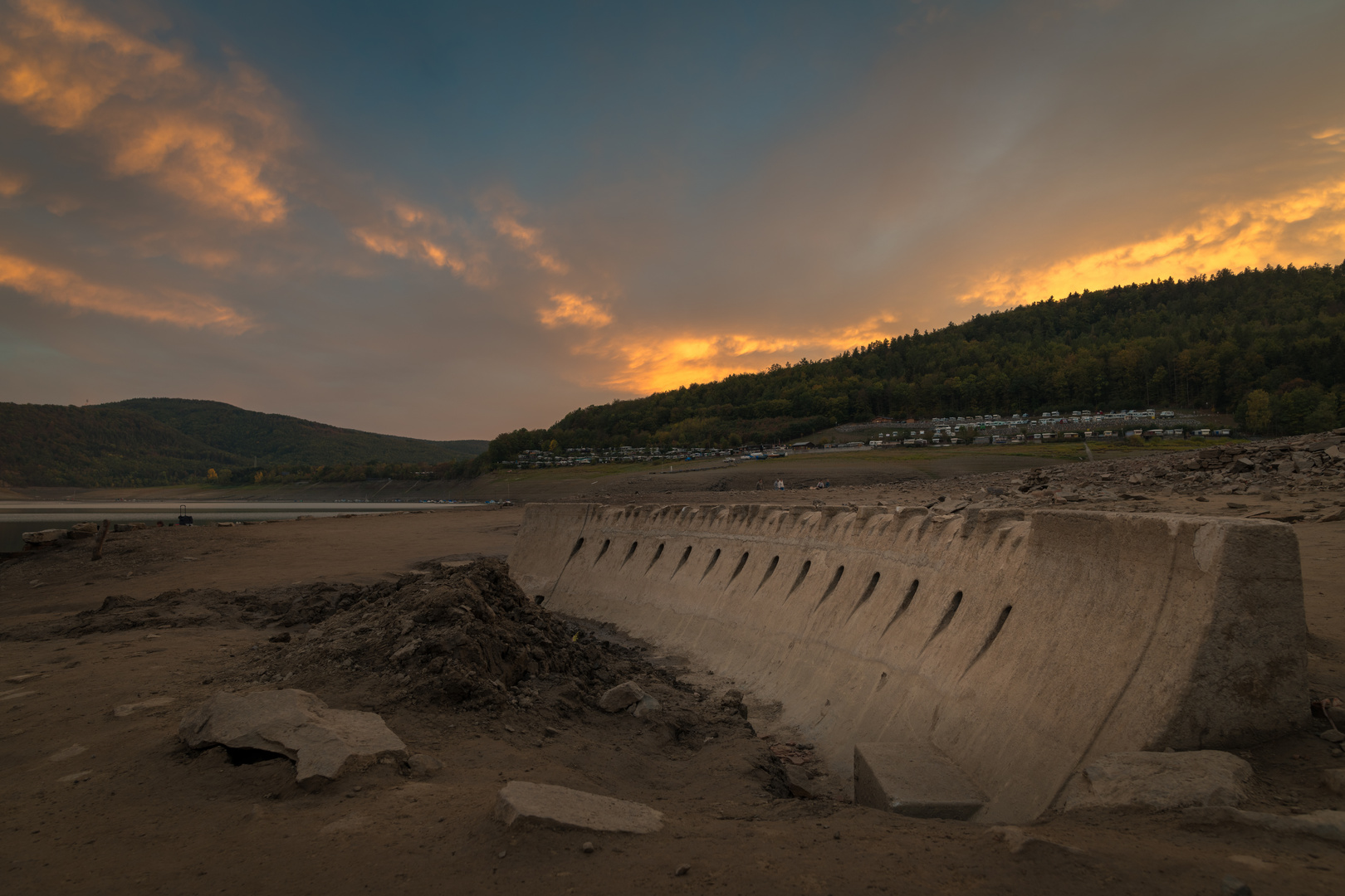 Sperrmauermodell im edersee