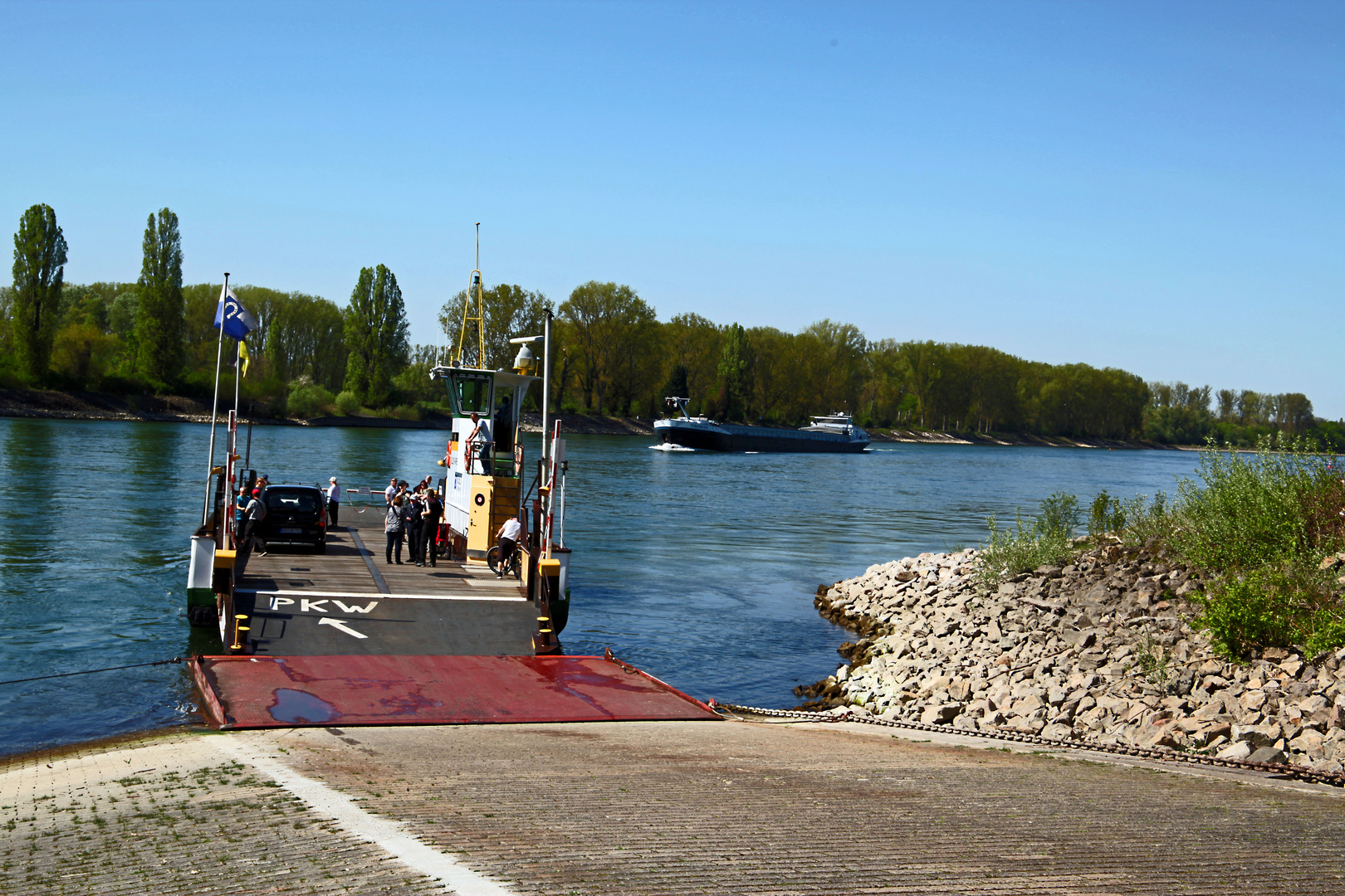 Speyer am Rhein mit der Fähre.