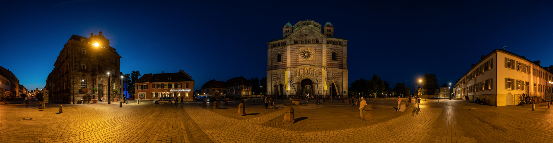 Speyer in der Nacht am Domplatz