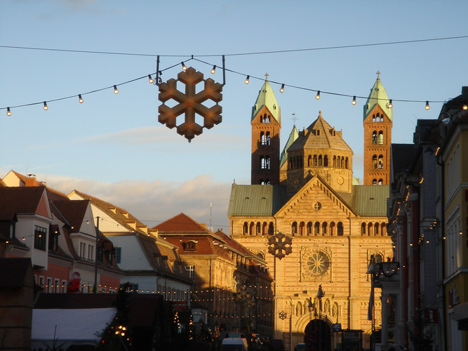 Speyer: Sonne in der Dämmerung