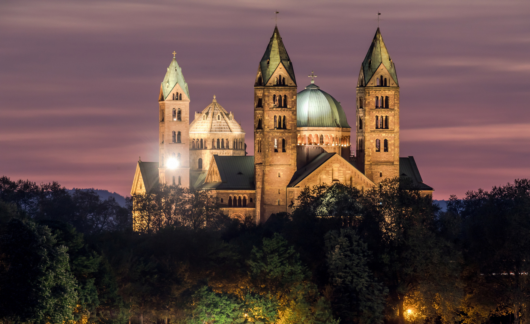 Speyerer Dom im letzten Tageslicht