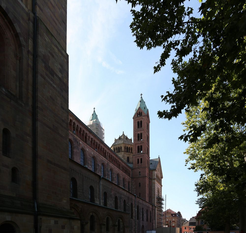 Speyerer Dom - Nordansicht (in Richtung Westen)