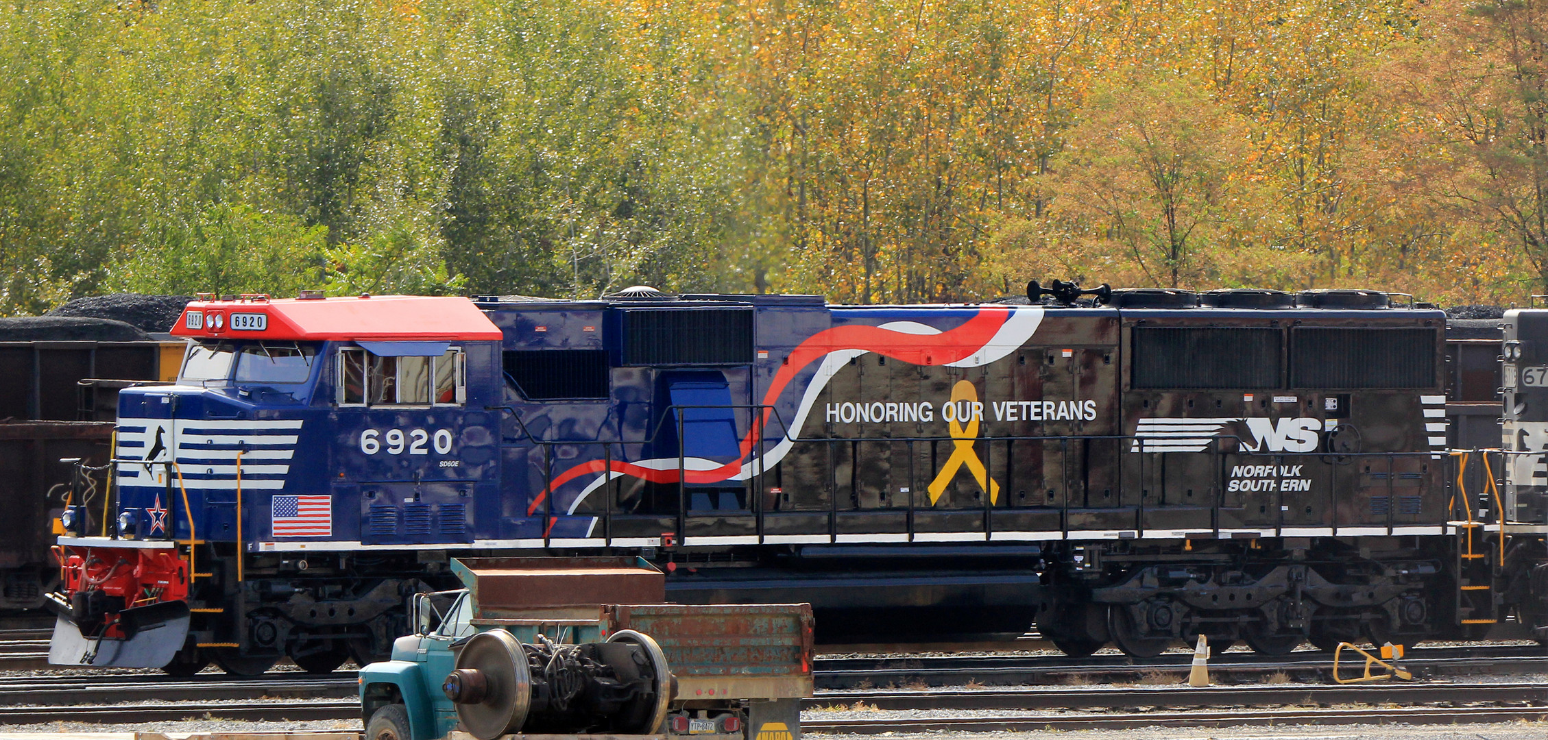 Speziell: HONORING OUR VETERANS, EMD SD60E NS#6920, Altoona, PA, USA