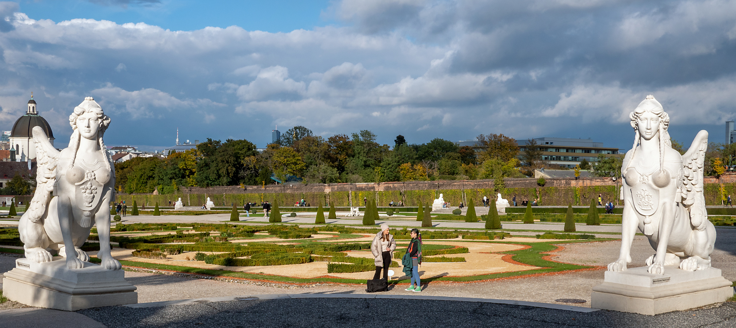 sphingen im belvederegarten...