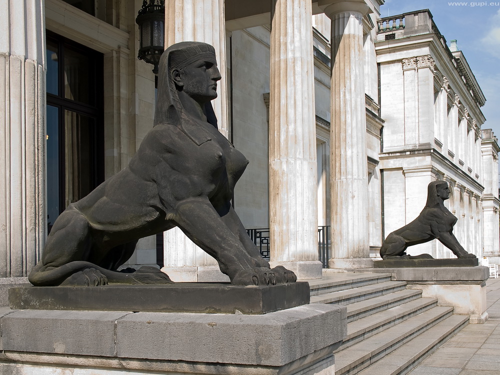 Sphinx, Gartenseite Villa Hügel, Essen