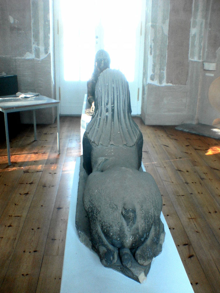 Sphinx in kleiner Bibliothek Potsdam