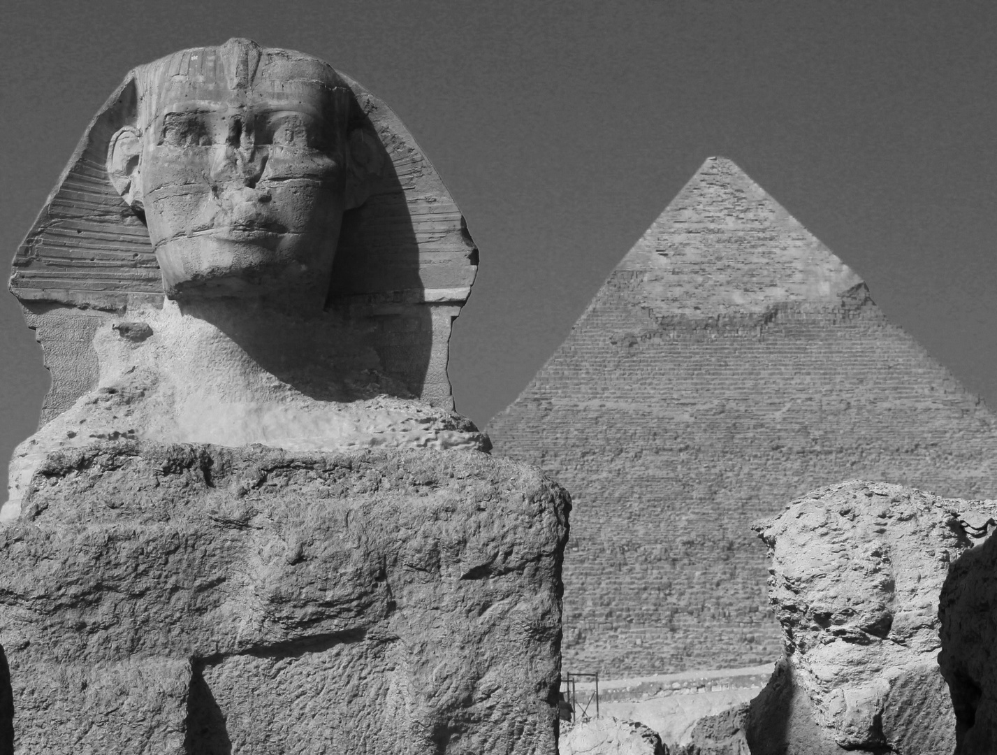 Sphinx mit Pyramide des Chefren