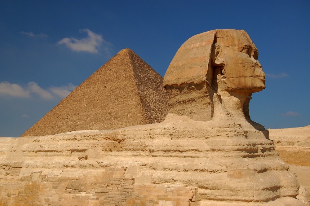 Sphinx und Cheopspyramide