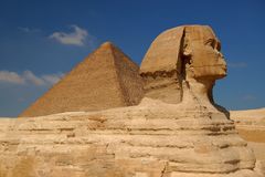 Sphinx und Cheopspyramide