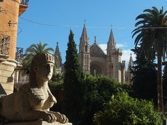 Sphinx und Kathedrale in Palma de Mallorca