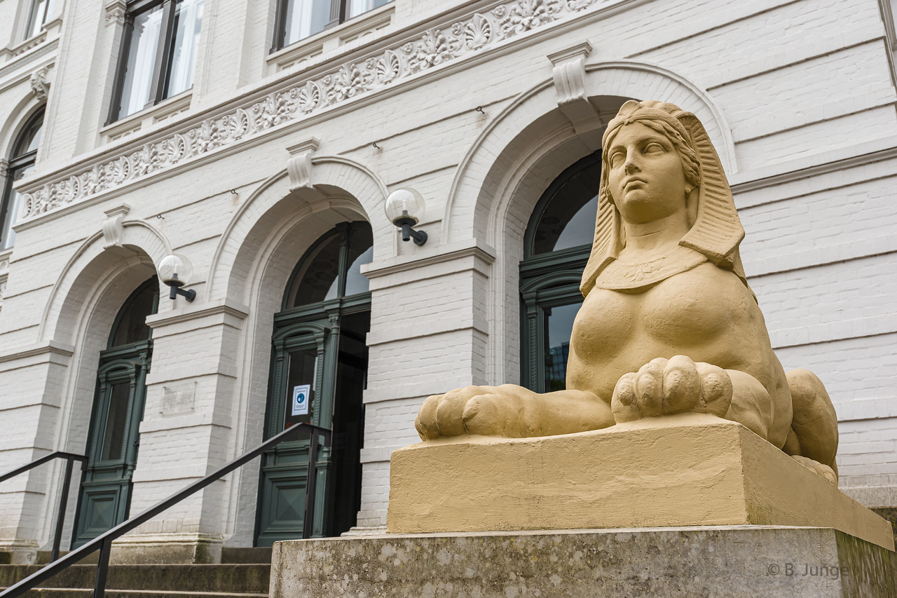 Sphinx vor dem Landesmuseum