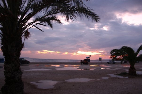 Spiaggia greca al tramonto