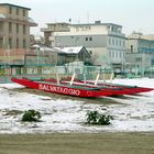 Spiaggia innevata.