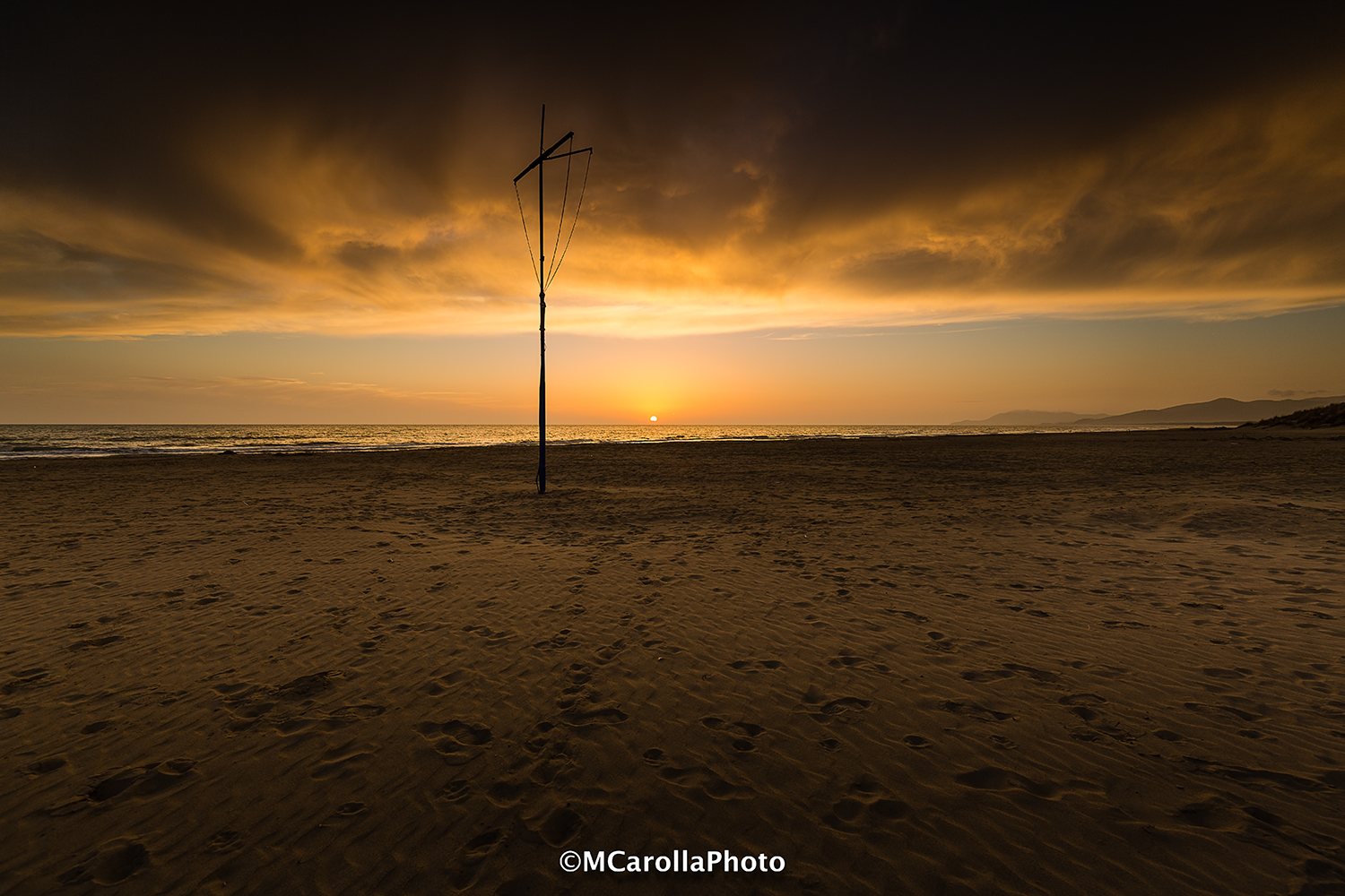 Spiaggia invernale al tramonto