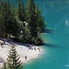 Spiaggia sul lago di Braies