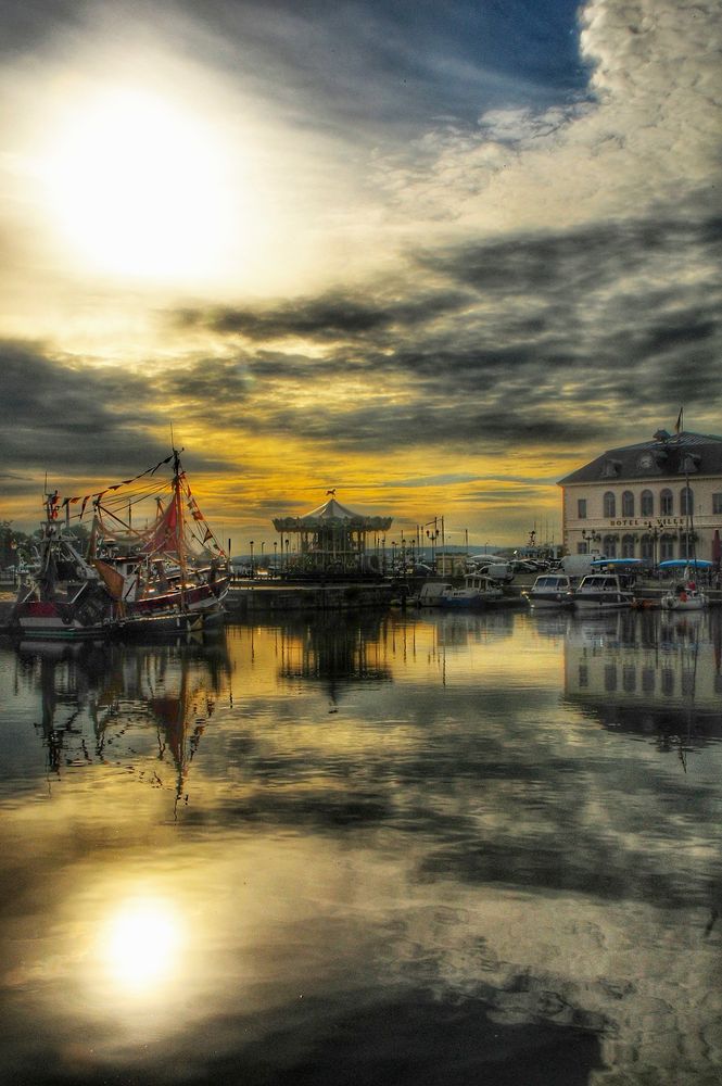 SPIEGEL AM Dienstag ......(Honfleur SPIEGEL)