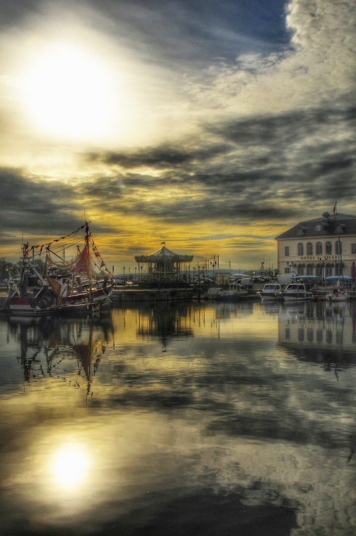 SPIEGEL AM Dienstag ......(Honfleur SPIEGEL)