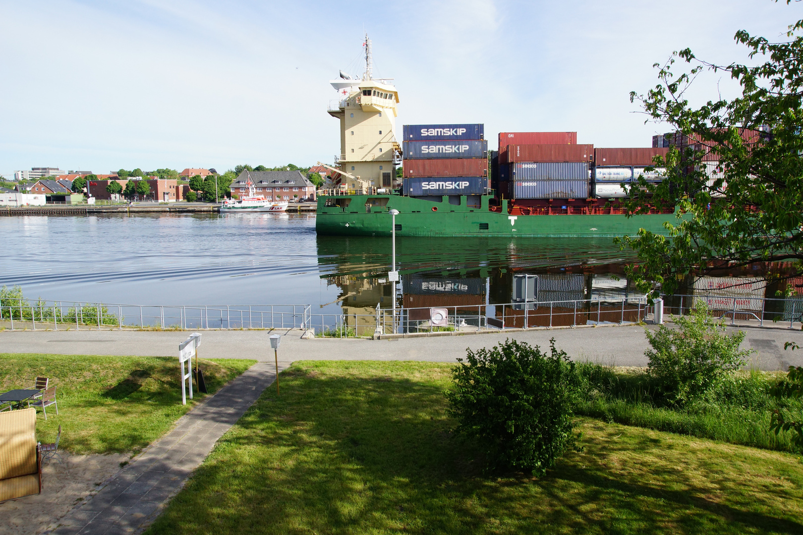 SPIEGEL - erstaunlich ruhiges wasser ...