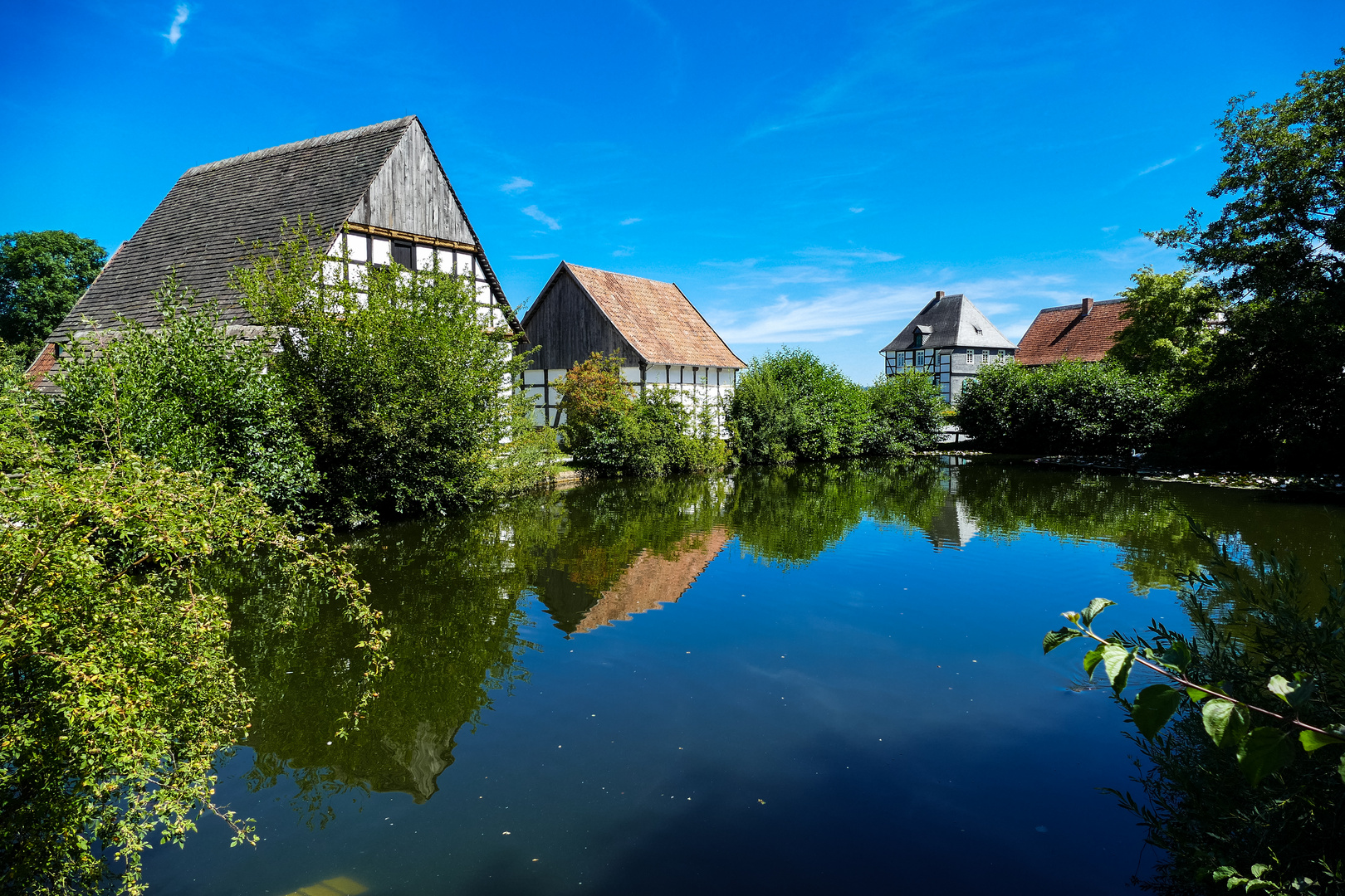 Spiegel im Dorfteich