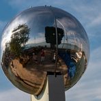 Spiegel-Kugel am Hafen von Lindau
