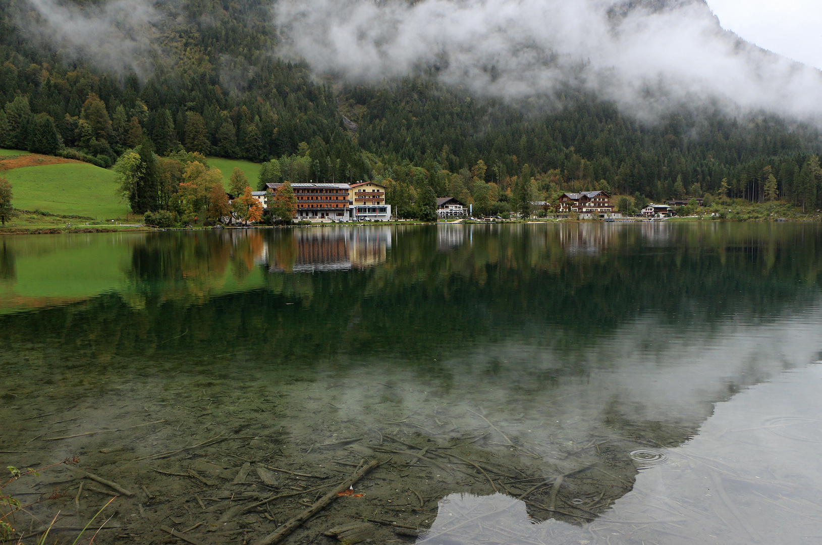 Spiegel mit Durchblick