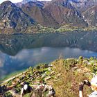 Spiegelbild am Idrosee aus der Klettersteigperspektive