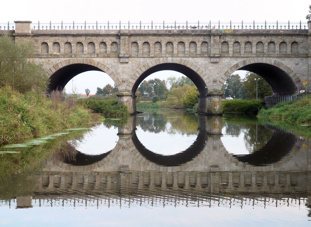 Spiegelbild. Brücke über die Stever bei Olfen. (Kreis Coesfeld)