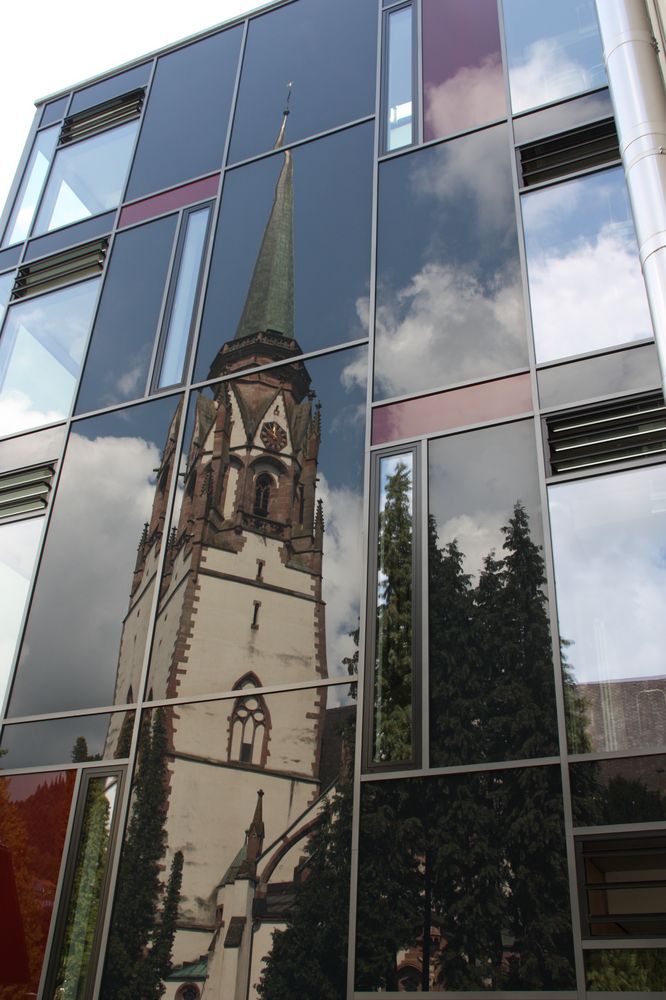 Spiegelbild einer Kirche