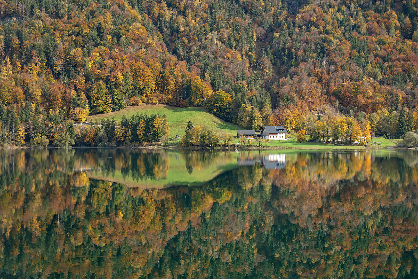 Spiegelbild  im Herbst