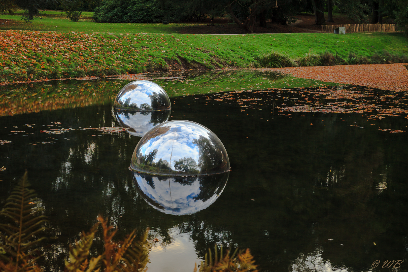 - Spiegelbild im Herbst -