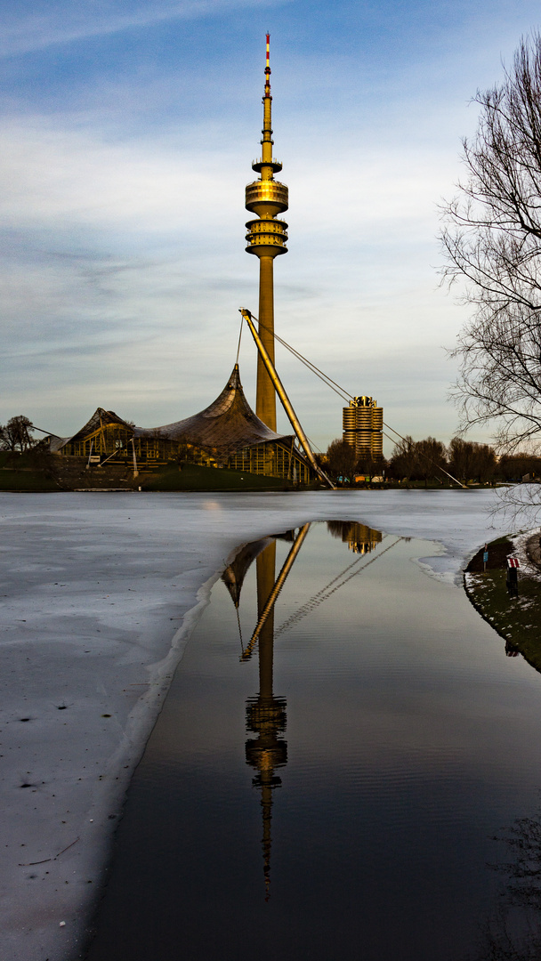 Spiegelbild Olympiaturm
