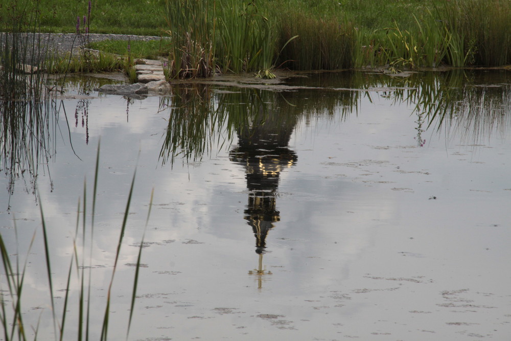 Spiegelbild Vom Kirchturm Stift Altenburg Waldviertel Im Garten