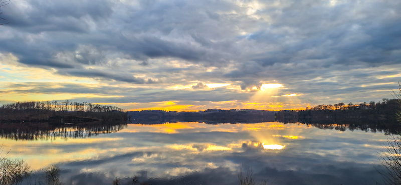 Spiegelblanker Möhnesee