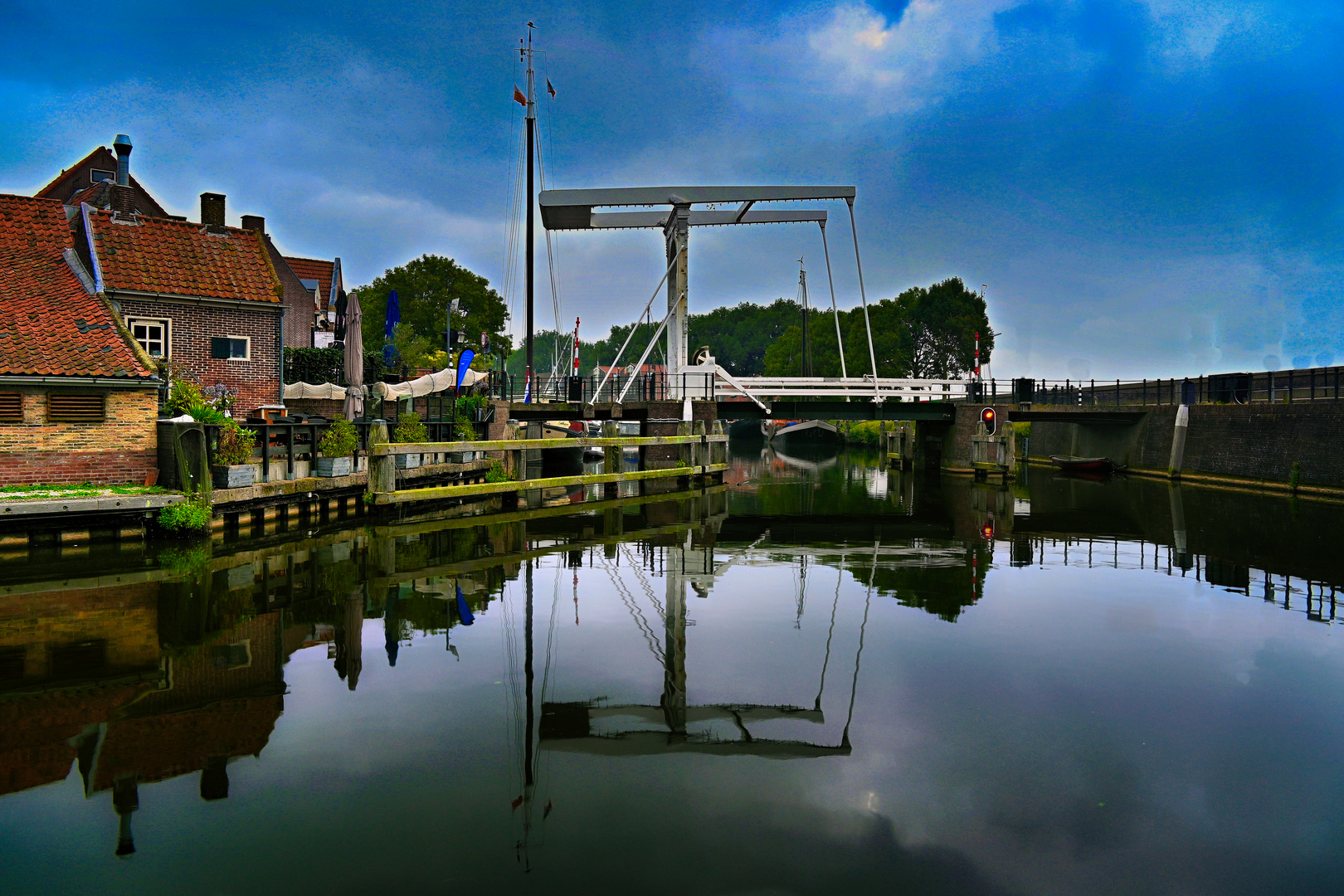 Spiegelbrücke